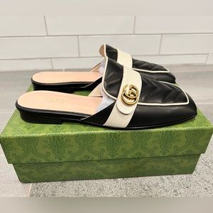 Women’s Gucci Black Leather Slippers Size 39 - Like New